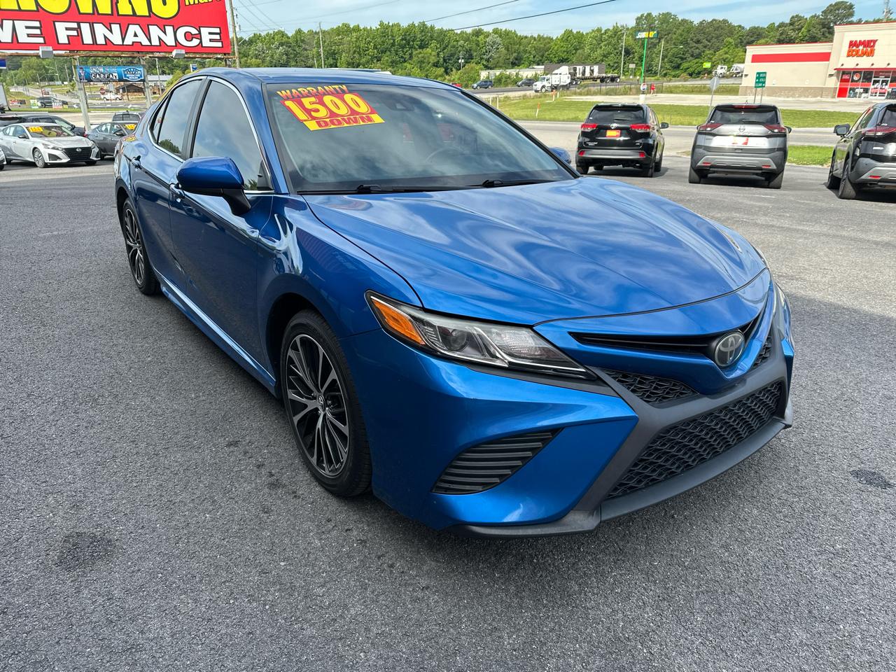 Toyota Camry SE Auto (Natl) 2020