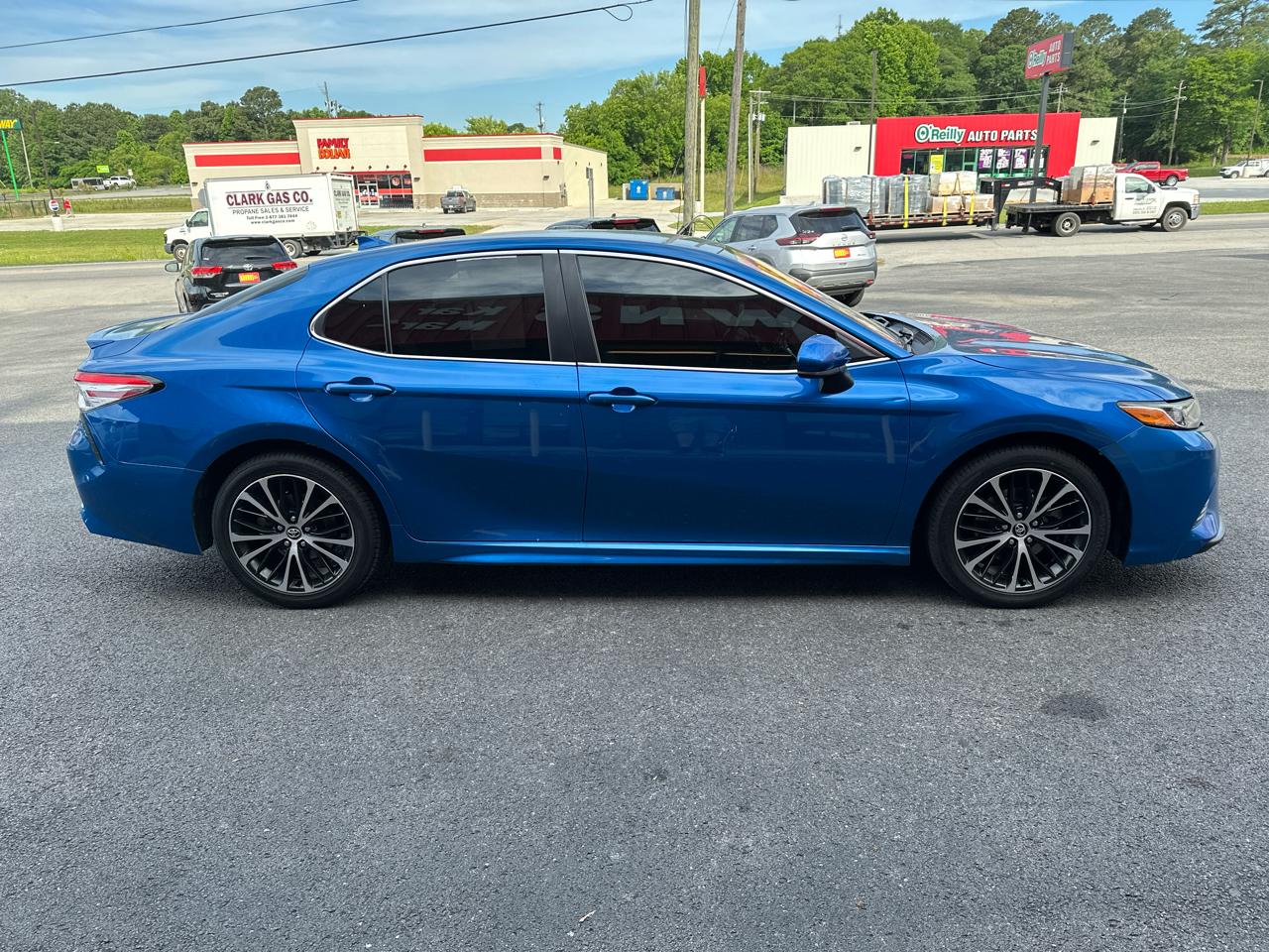 Toyota Camry SE Auto (Natl) 2020
