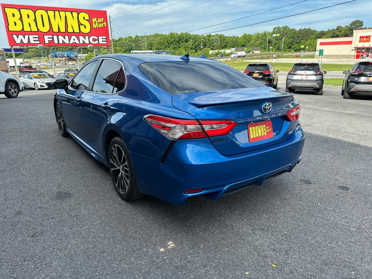 Toyota Camry SE Auto (Natl) 2020