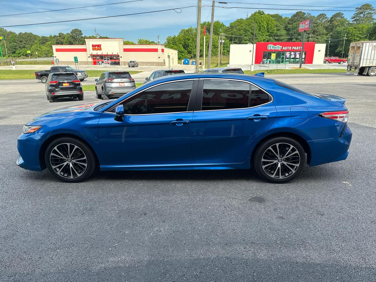 Toyota Camry SE Auto (Natl) 2020