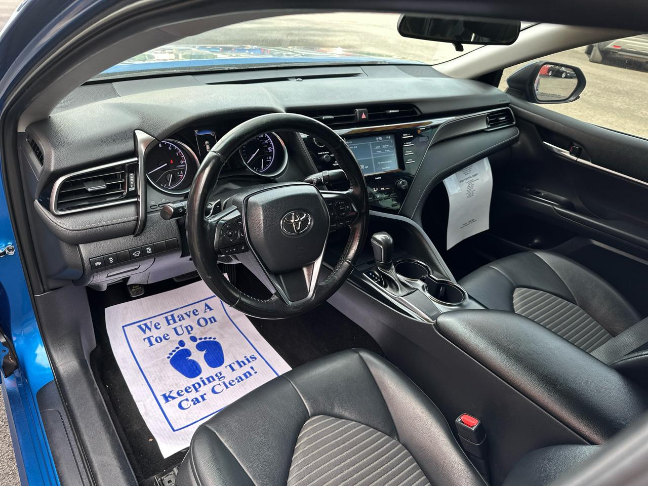 Toyota Camry SE Auto (Natl) 2020