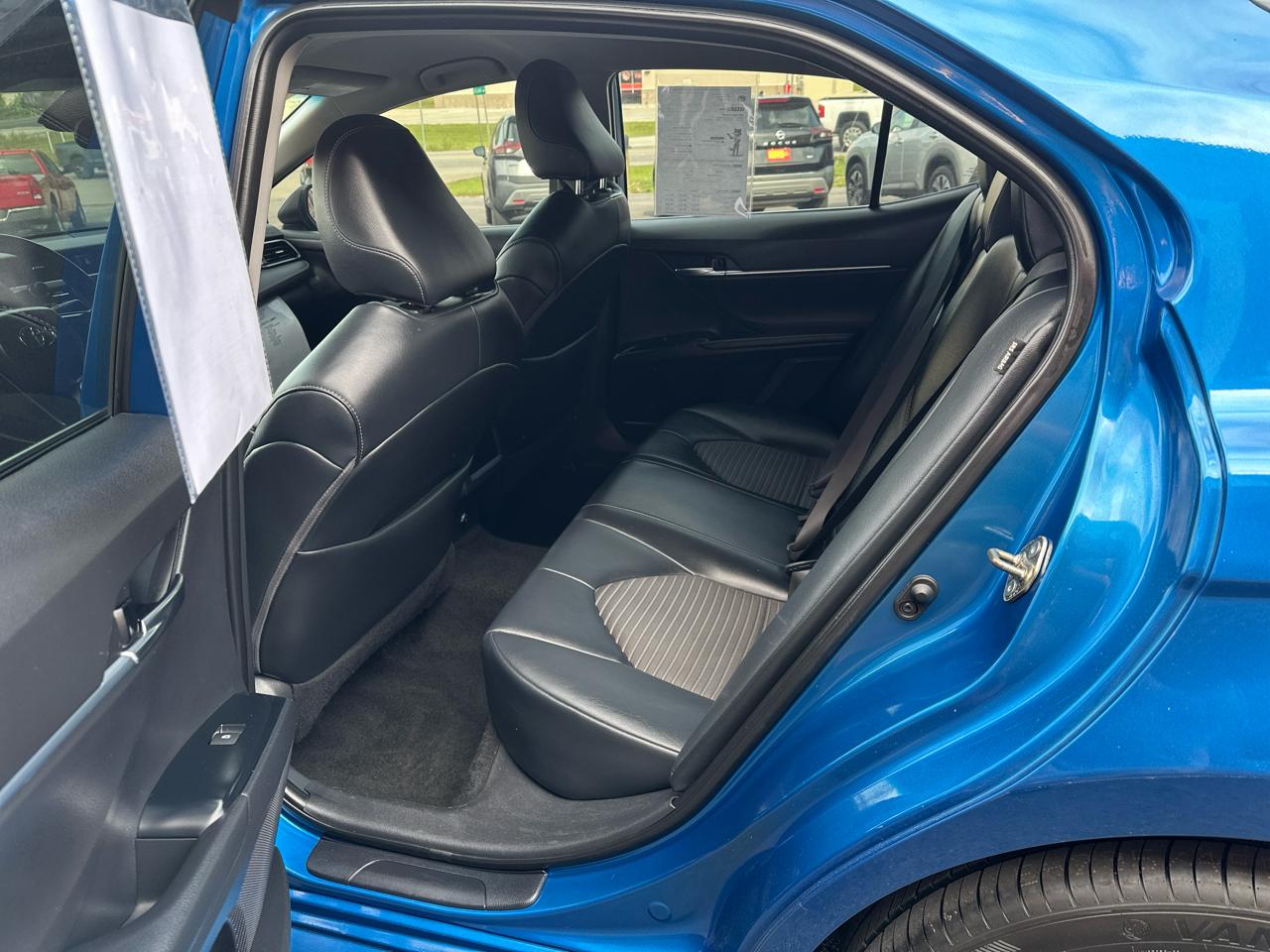 Toyota Camry SE Auto (Natl) 2020