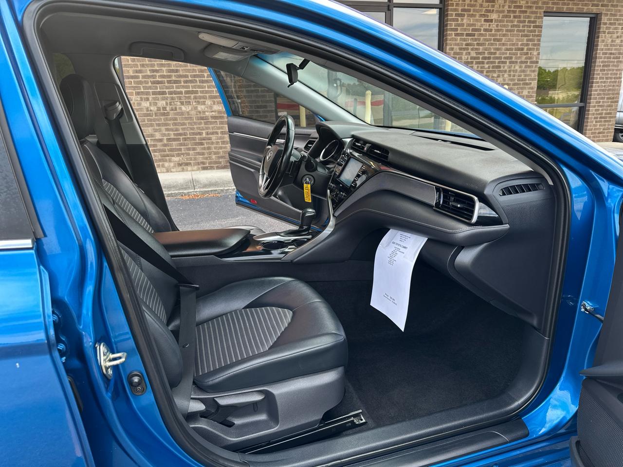 Toyota Camry SE Auto (Natl) 2020