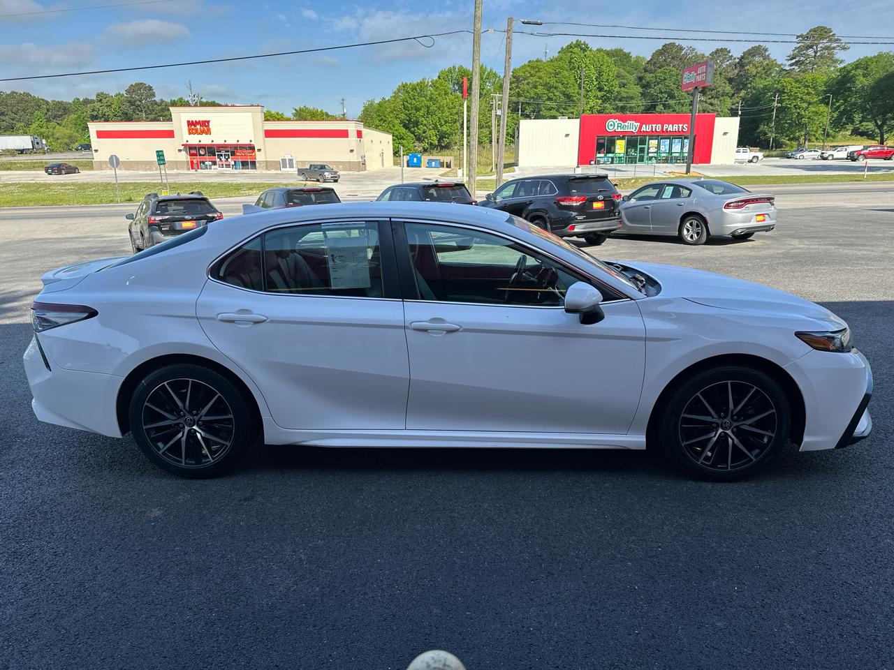 Toyota Camry SE Auto (Natl) 2021