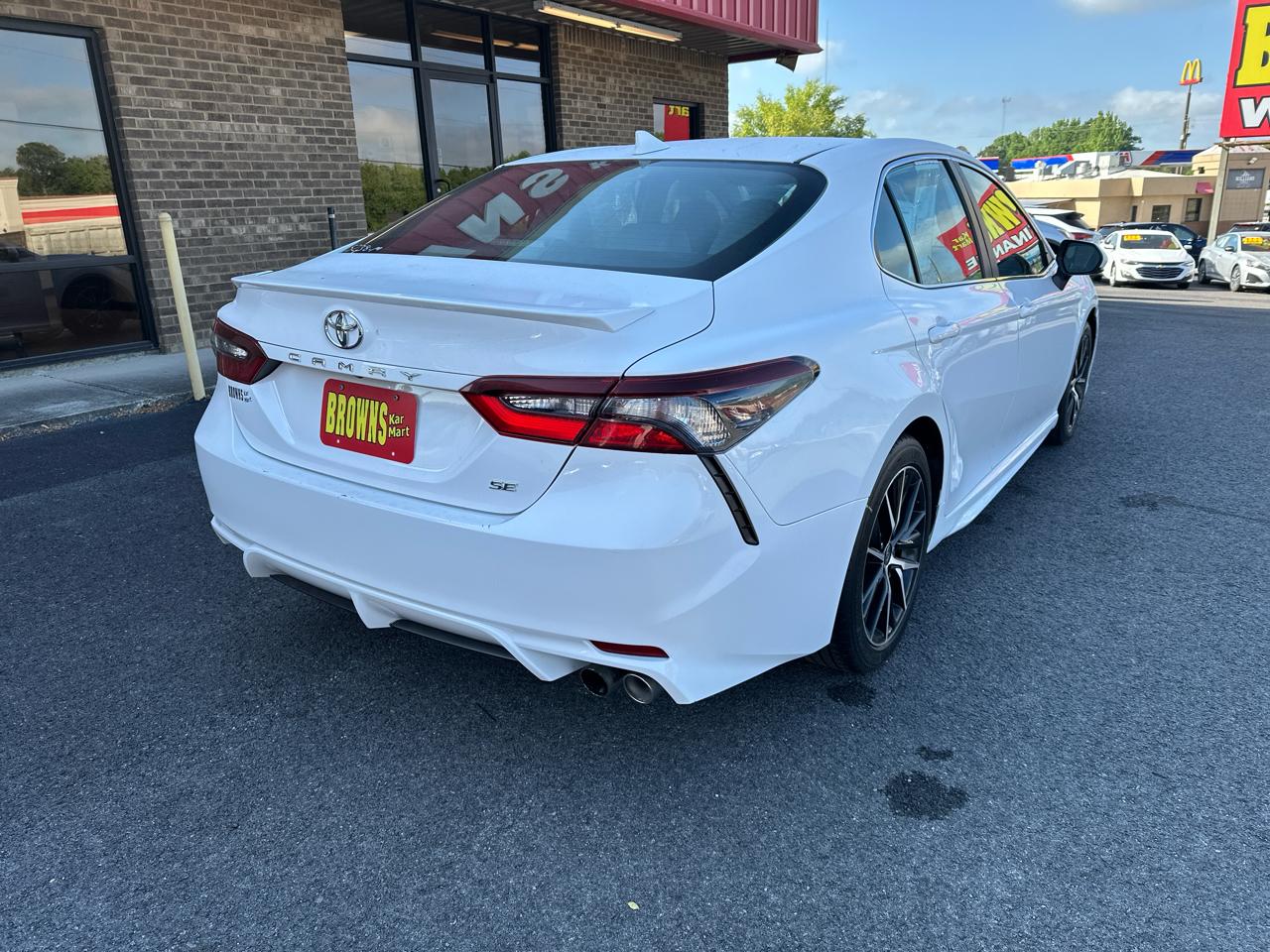 Toyota Camry SE Auto (Natl) 2021
