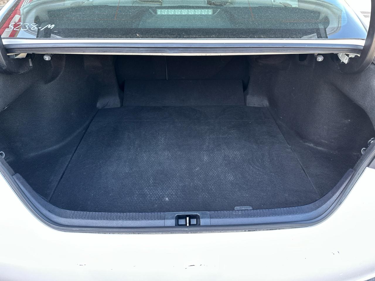 Toyota Camry SE Auto (Natl) 2021