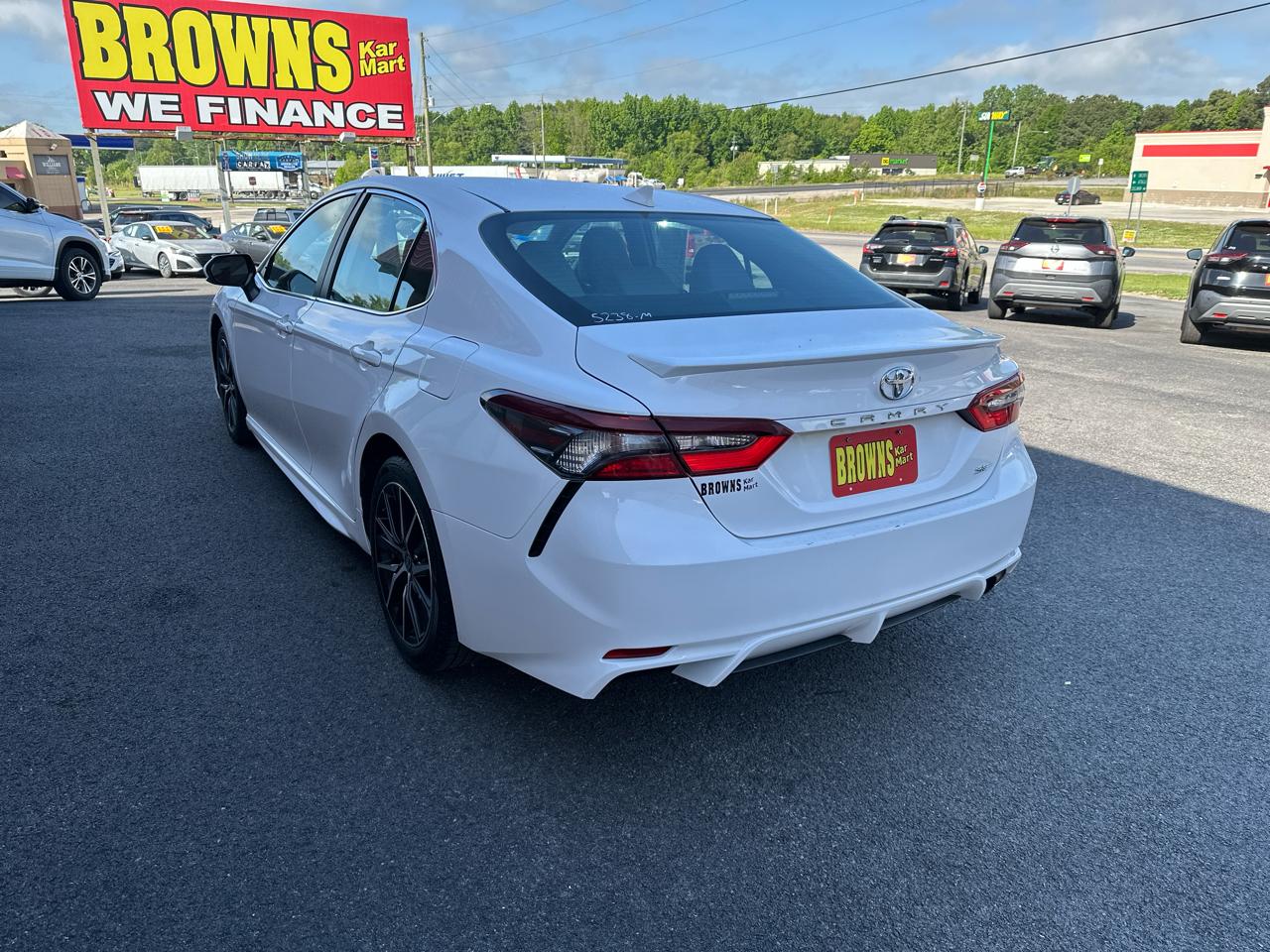 Toyota Camry SE Auto (Natl) 2021