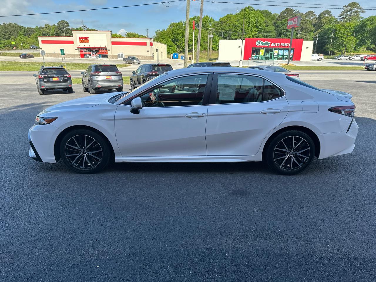 Toyota Camry SE Auto (Natl) 2021