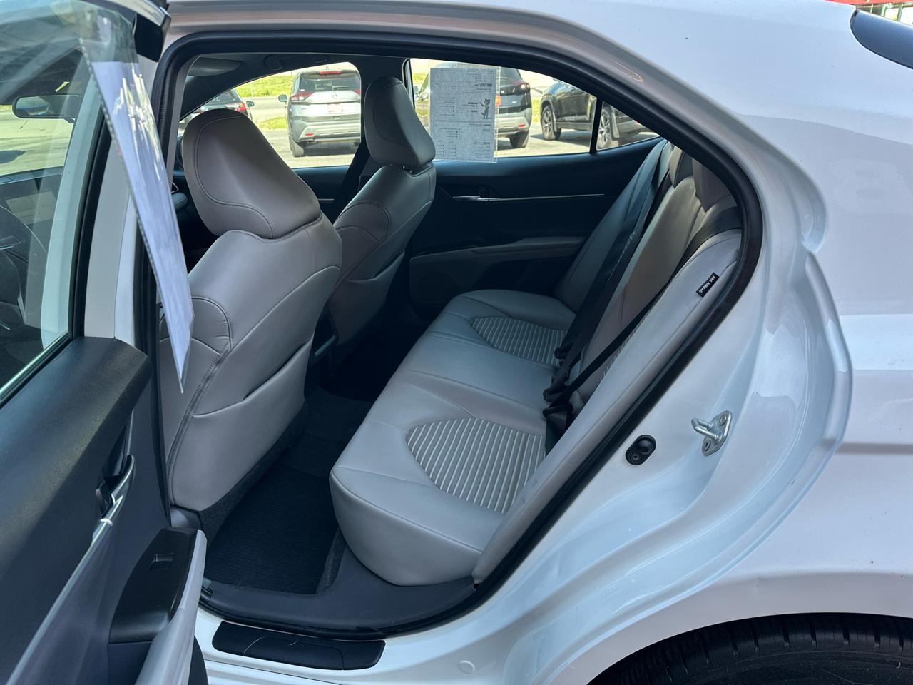 Toyota Camry SE Auto (Natl) 2021