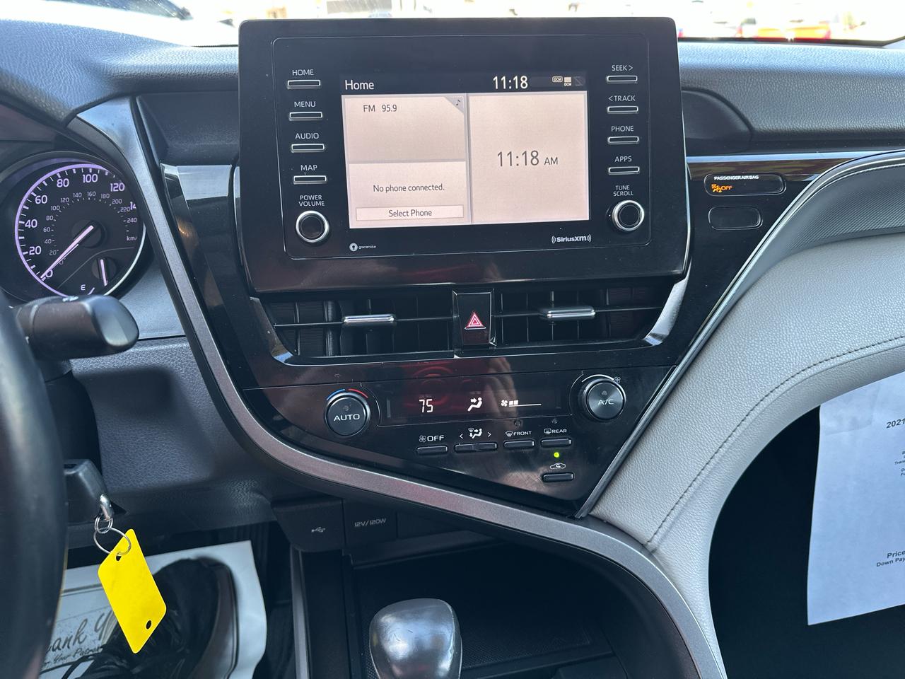 Toyota Camry SE Auto (Natl) 2021