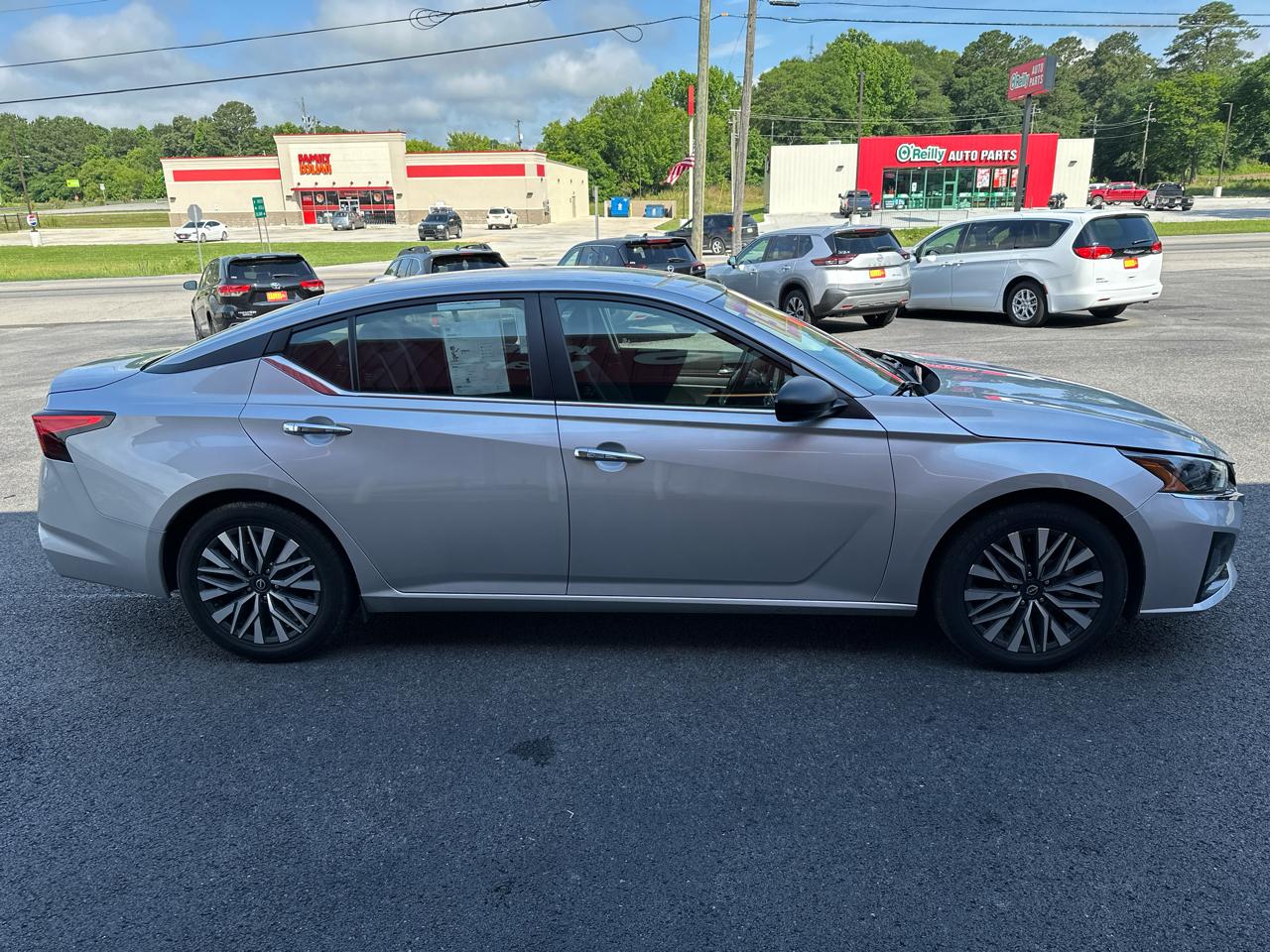 Nissan Altima 2.5 SV Sedan 2024