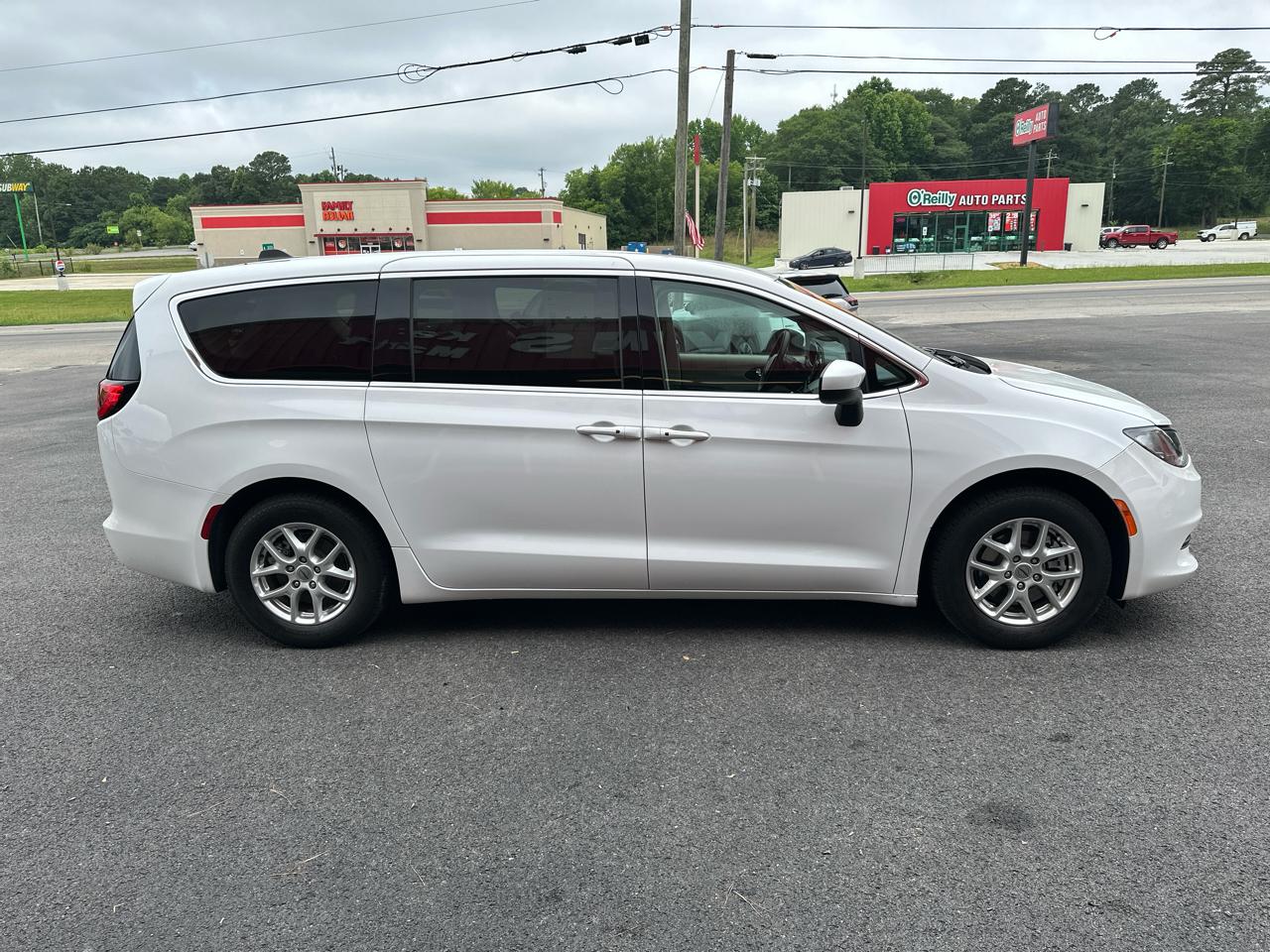 Chrysler Voyager LX FWD 2022