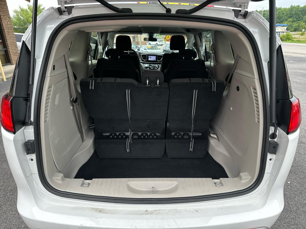 Chrysler Voyager LX FWD 2022