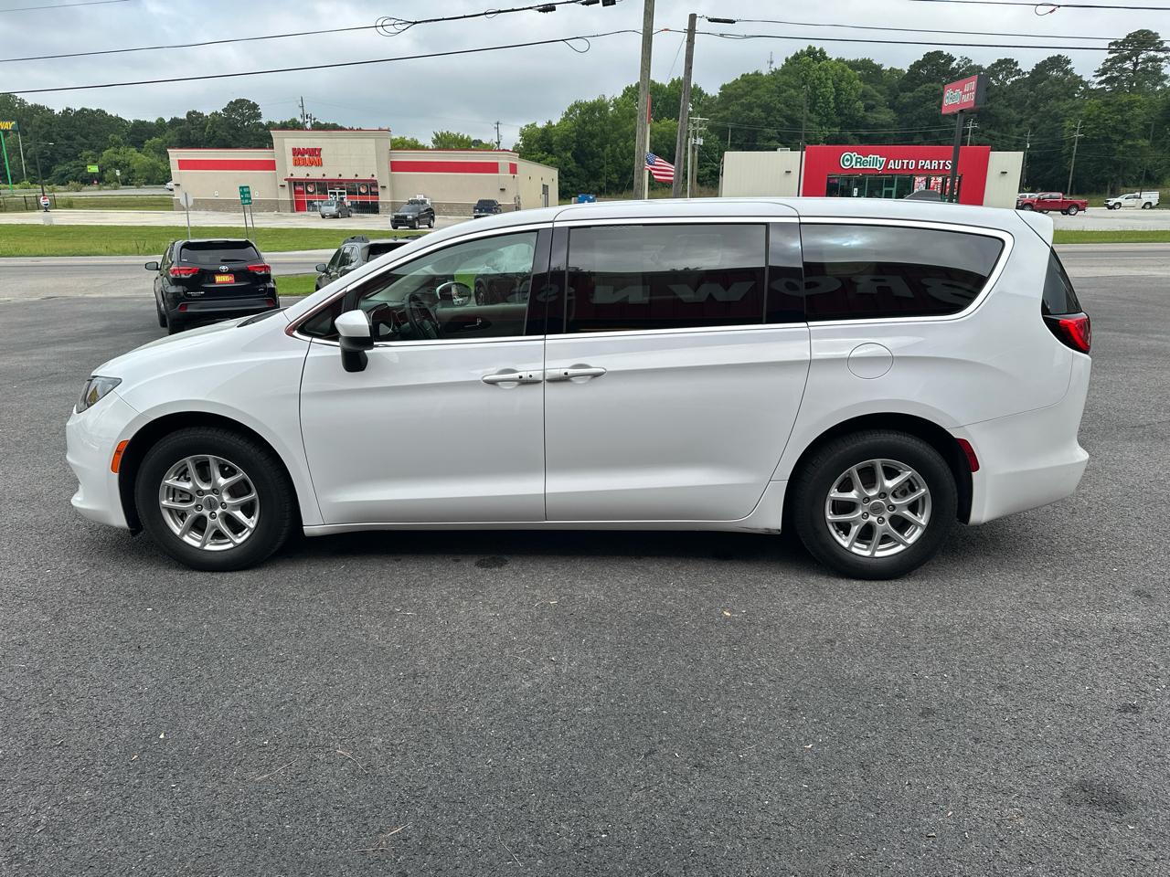 Chrysler Voyager LX FWD 2022