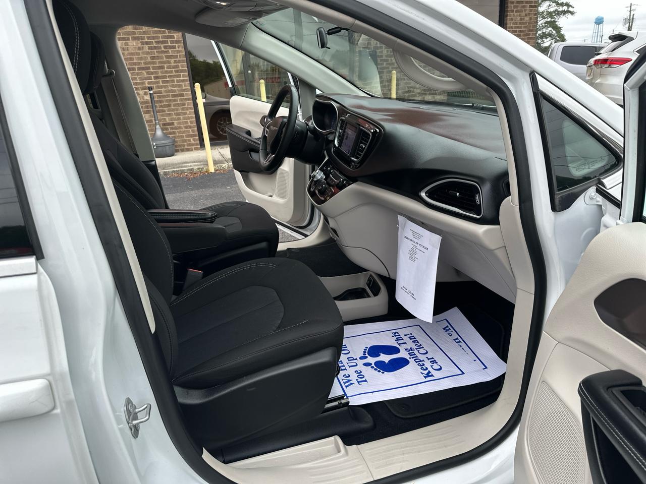 Chrysler Voyager LX FWD 2022
