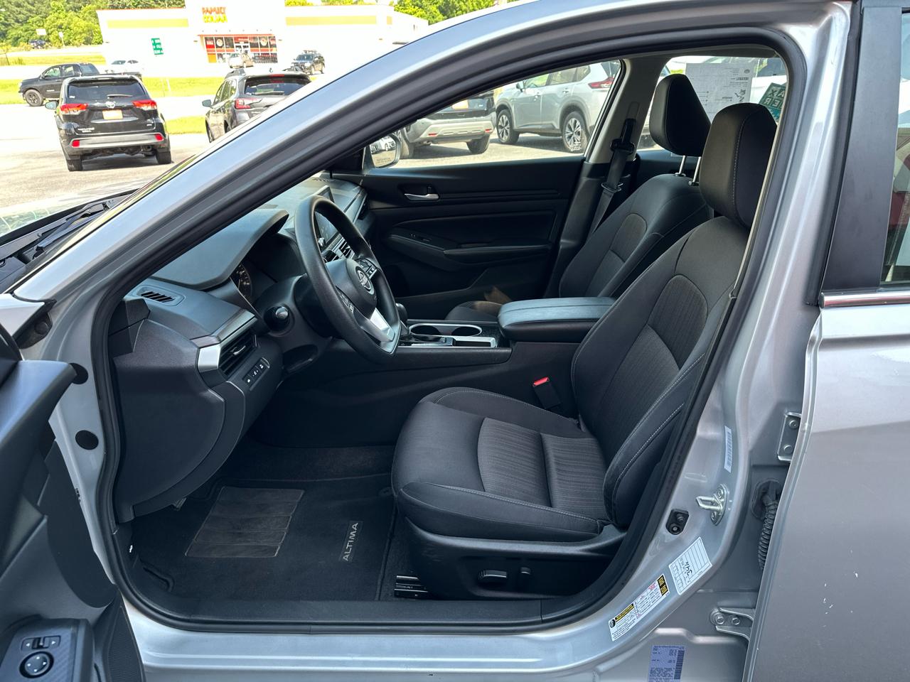 Nissan Altima 2.5 SV Sedan 2024