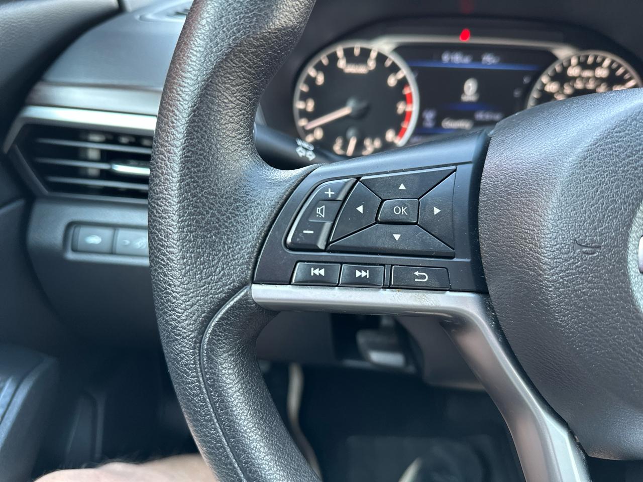 Nissan Altima 2.5 SV Sedan 2024