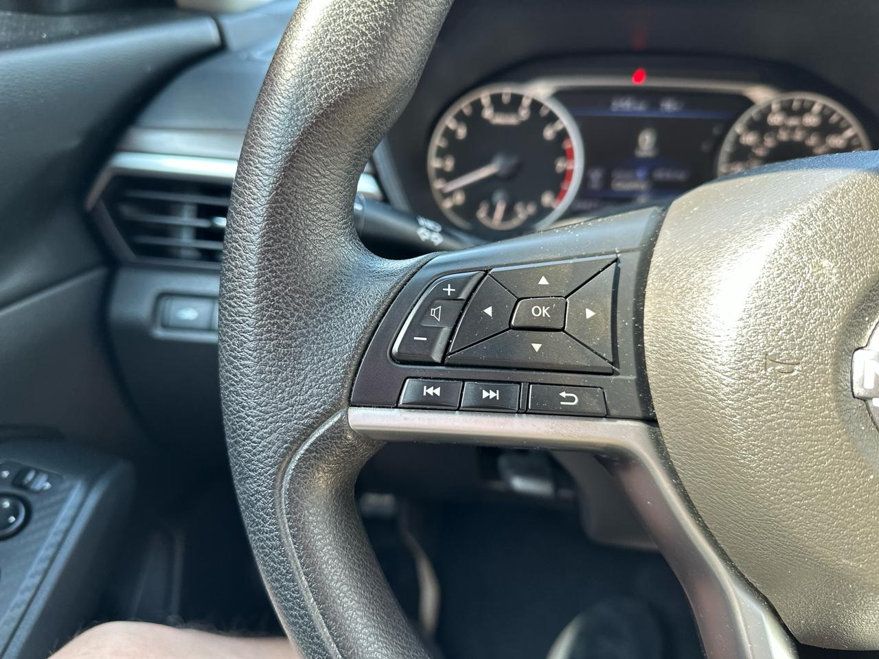 Nissan Altima 2.5 SV Sedan 2024