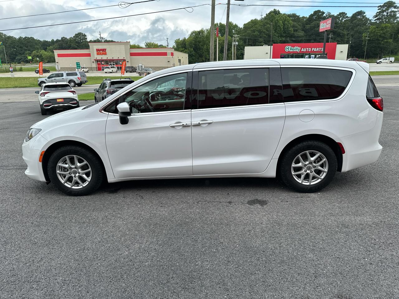 Chrysler Voyager LX FWD 2022