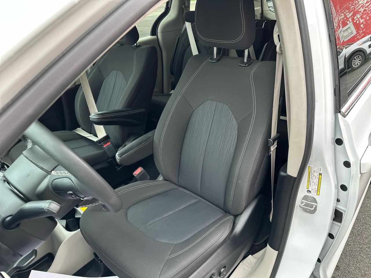 Chrysler Voyager LX FWD 2022