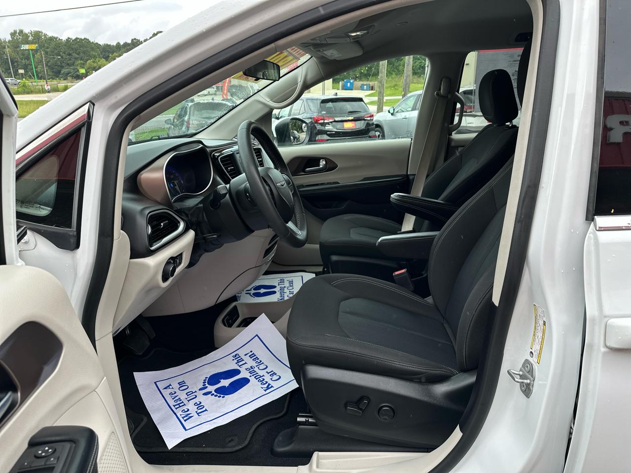 Chrysler Voyager LX FWD 2022