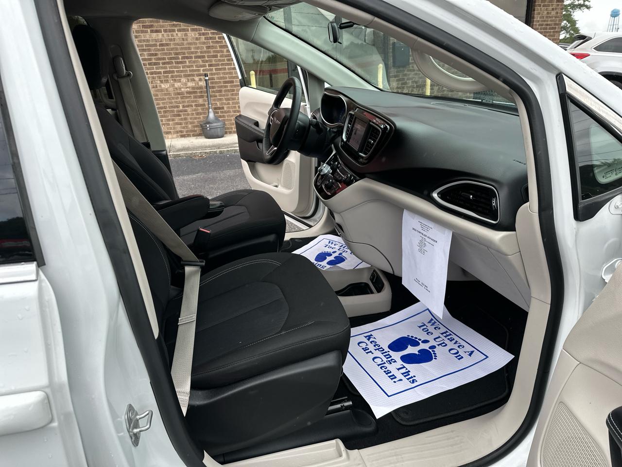 Chrysler Voyager LX FWD 2022
