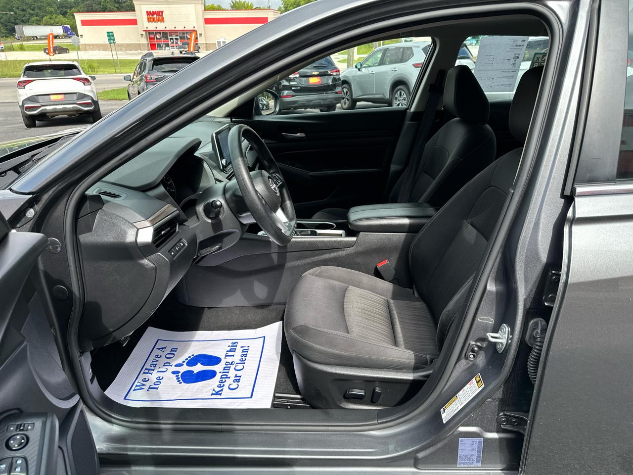Nissan Altima 2.5 SV Sedan 2024