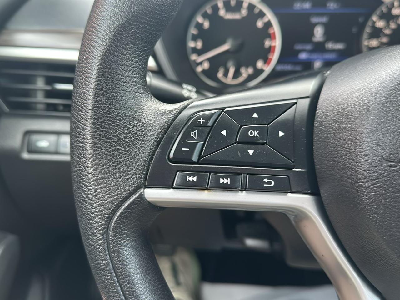 Nissan Altima 2.5 SV Sedan 2024
