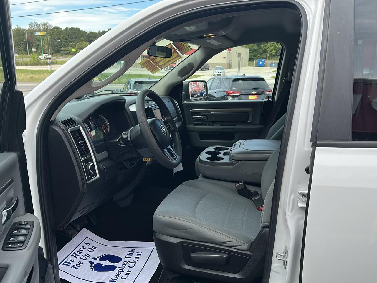 RAM 1500 Classic SLT 4x2 Crew Cab 6'4" Box 2019