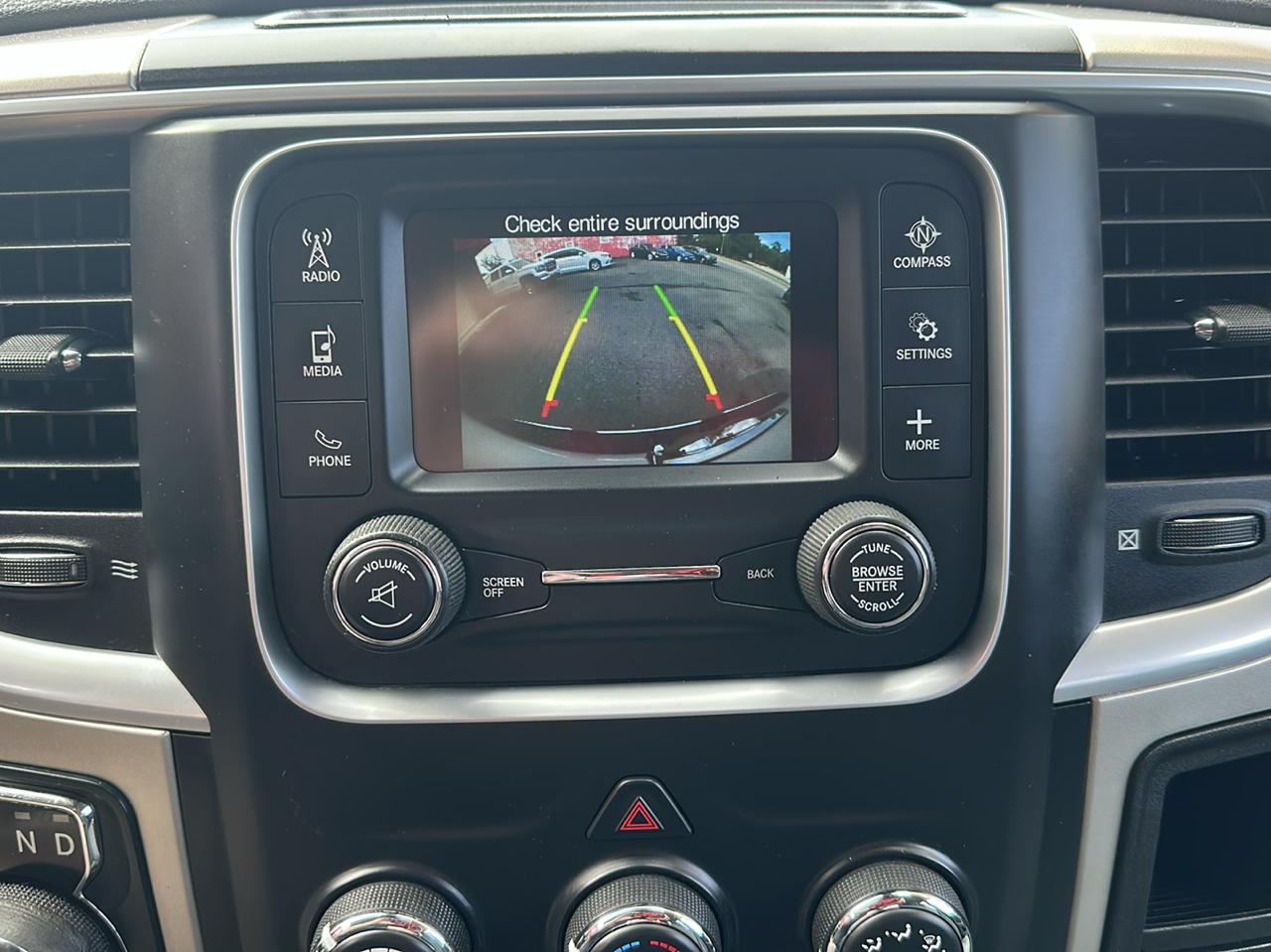 RAM 1500 Classic SLT 4x2 Crew Cab 6'4" Box 2019