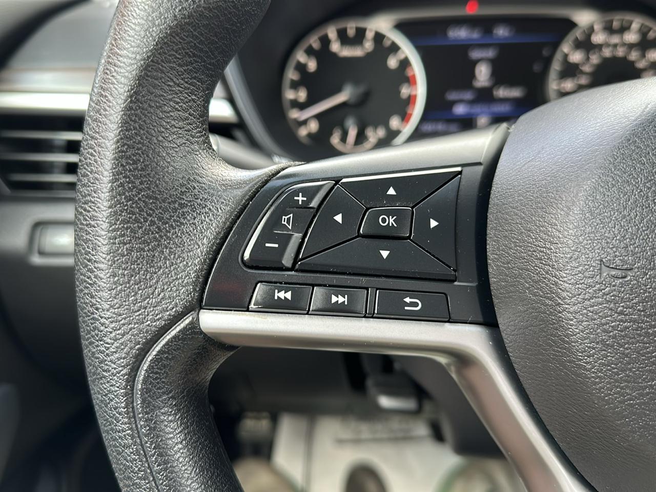 Nissan Altima 2.5 SV Sedan 2024