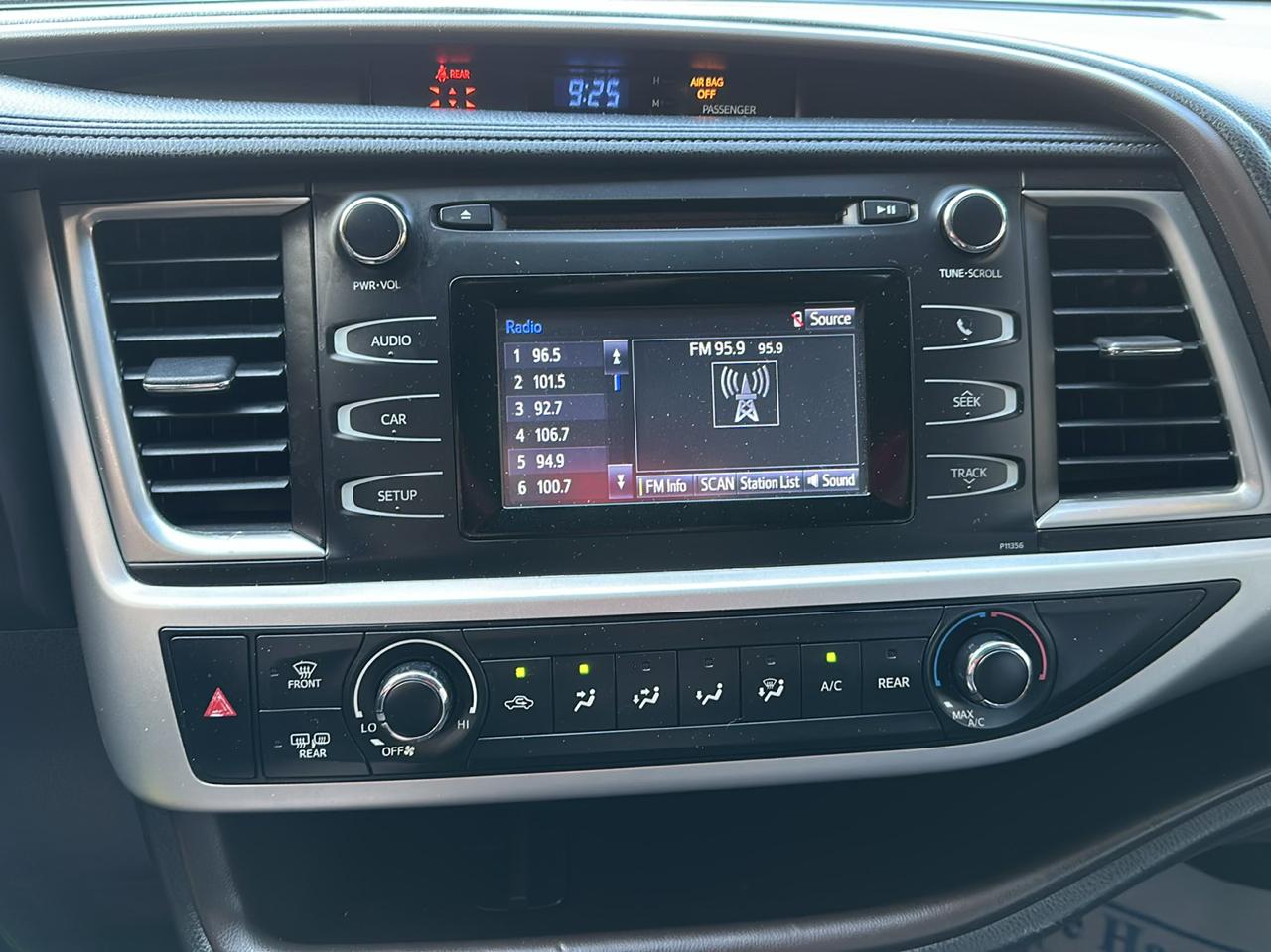 Toyota Highlander LE I4 FWD (Natl) 2018