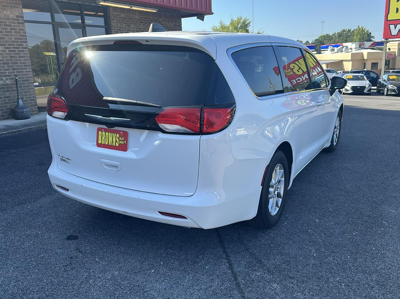 Chrysler Voyager LX FWD 2023
