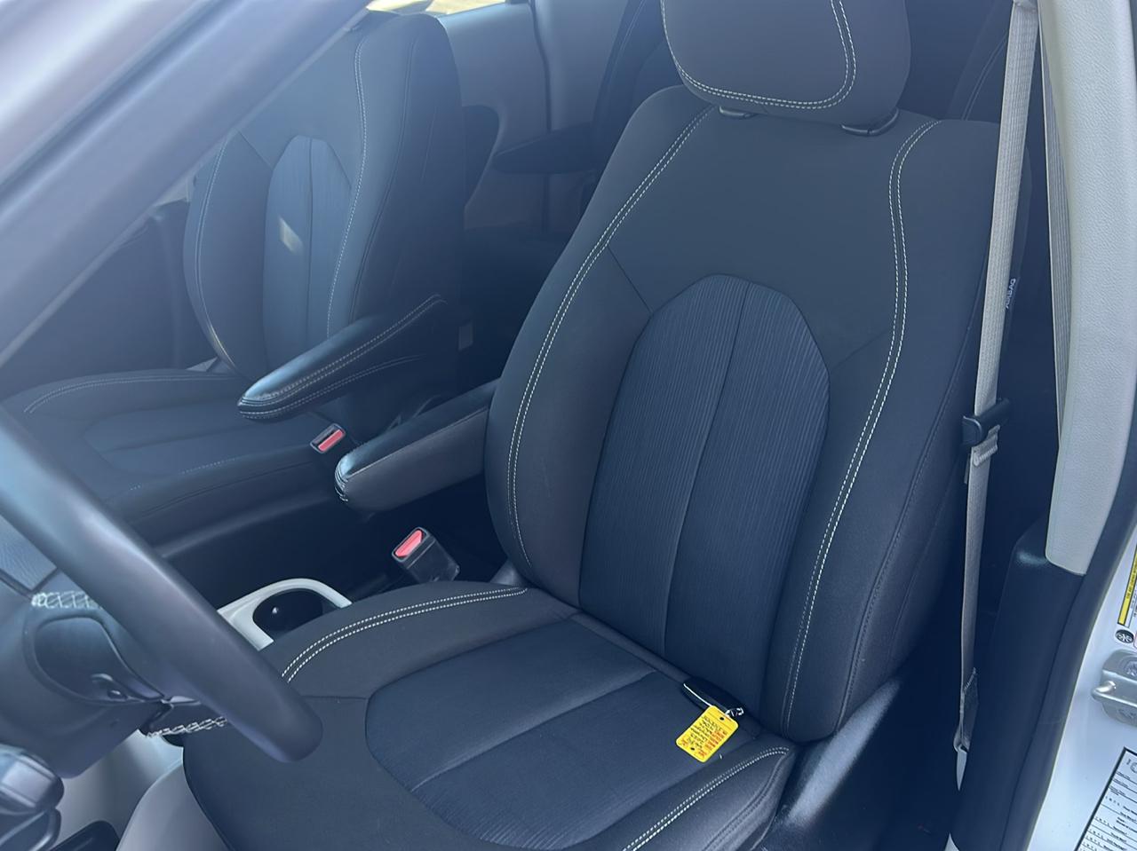 Chrysler Voyager LX FWD 2023