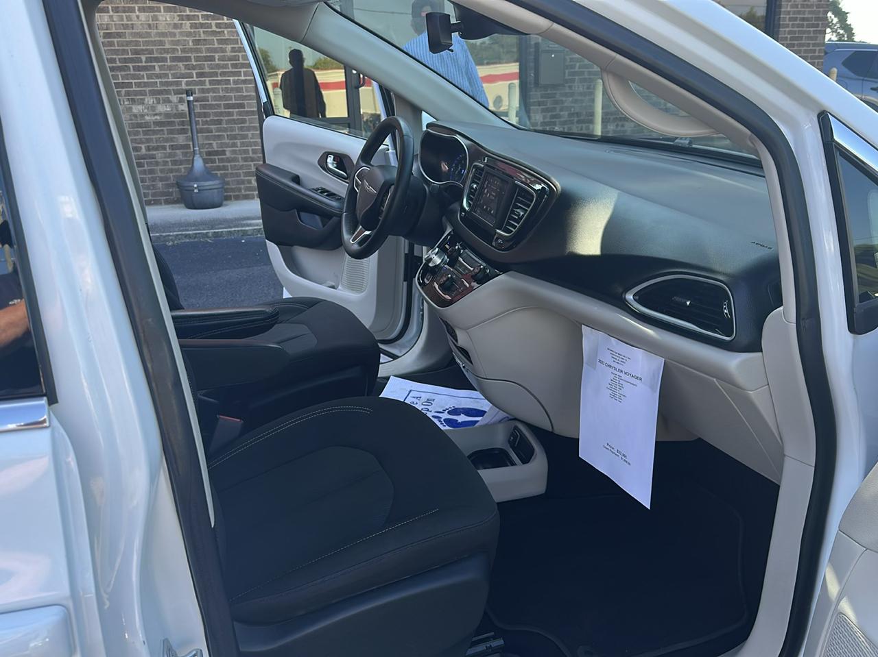 Chrysler Voyager LX FWD 2023