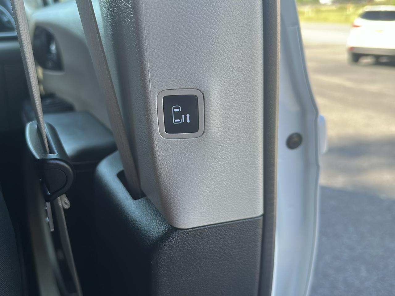 Chrysler Voyager LX FWD 2023