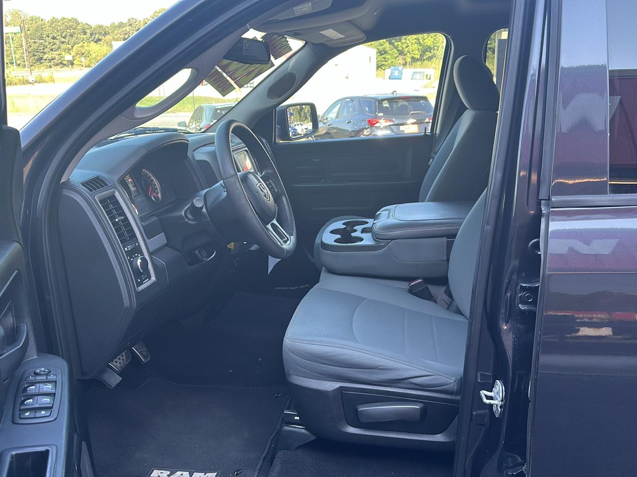 RAM 1500 Tradesman 4x2 Quad Cab 6'4" Box 2018