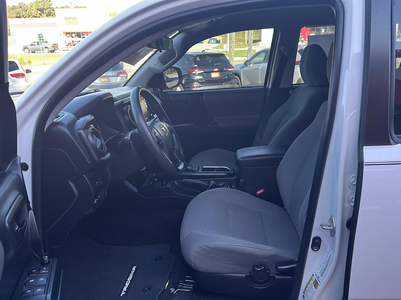Toyota Tacoma 2WD SR5 Double Cab 5' Bed I4 AT (Natl) 2020