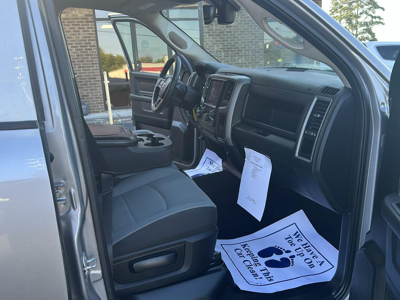 RAM 1500 Classic Tradesman 4x2 Crew Cab 6'4" Box 2022