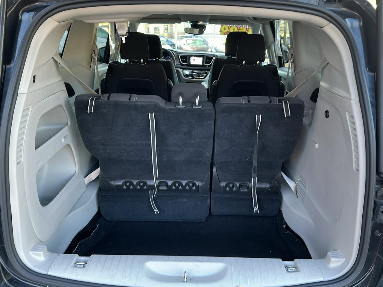 Chrysler Voyager LX FWD 2023
