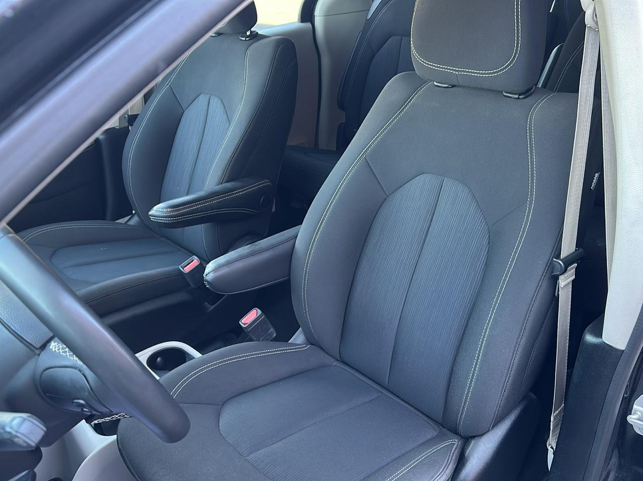 Chrysler Voyager LX FWD 2023