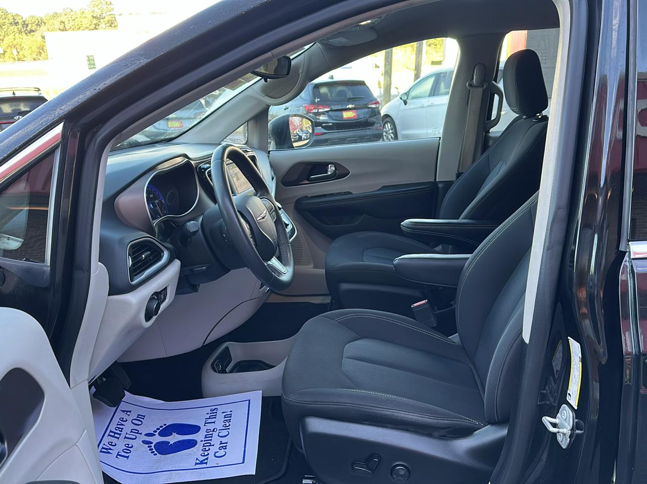 Chrysler Voyager LX FWD 2023