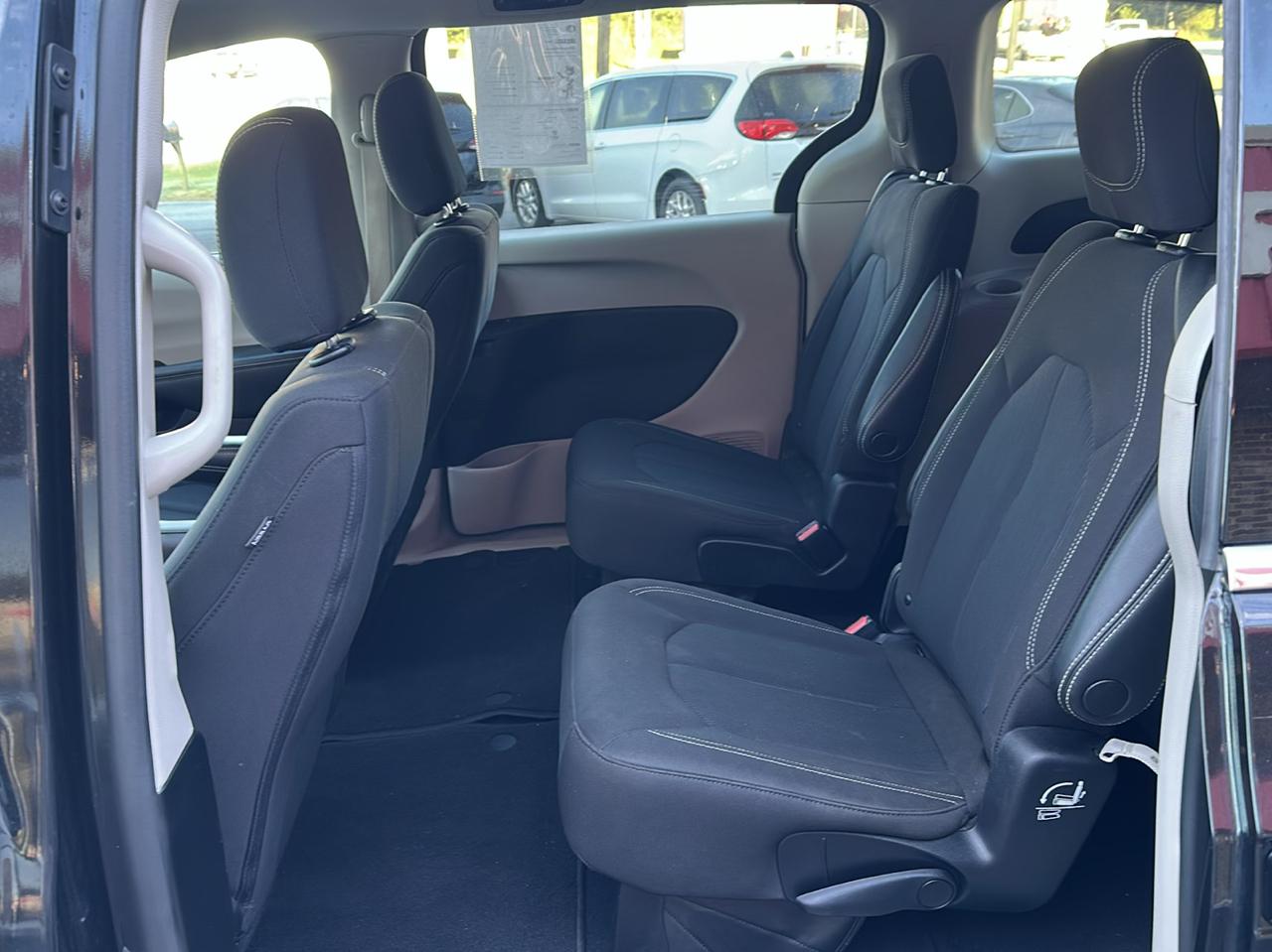 Chrysler Voyager LX FWD 2023