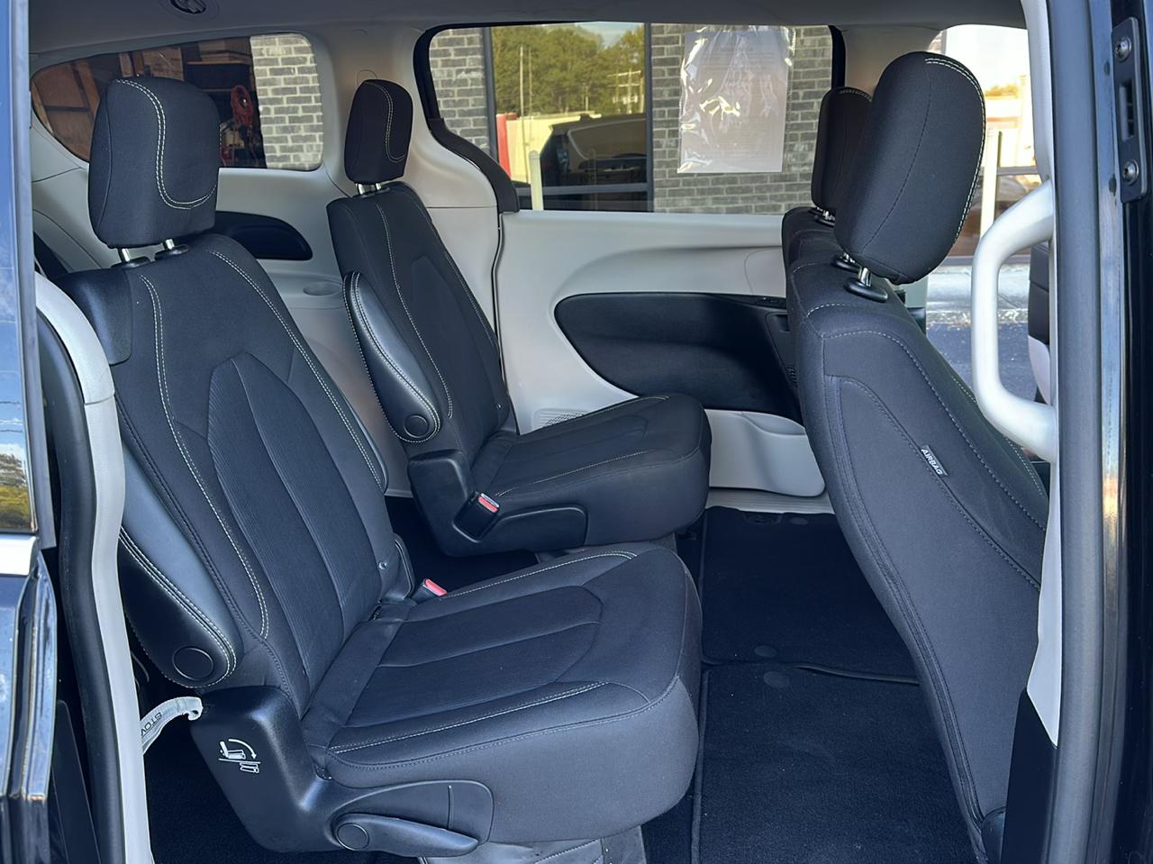 Chrysler Voyager LX FWD 2023