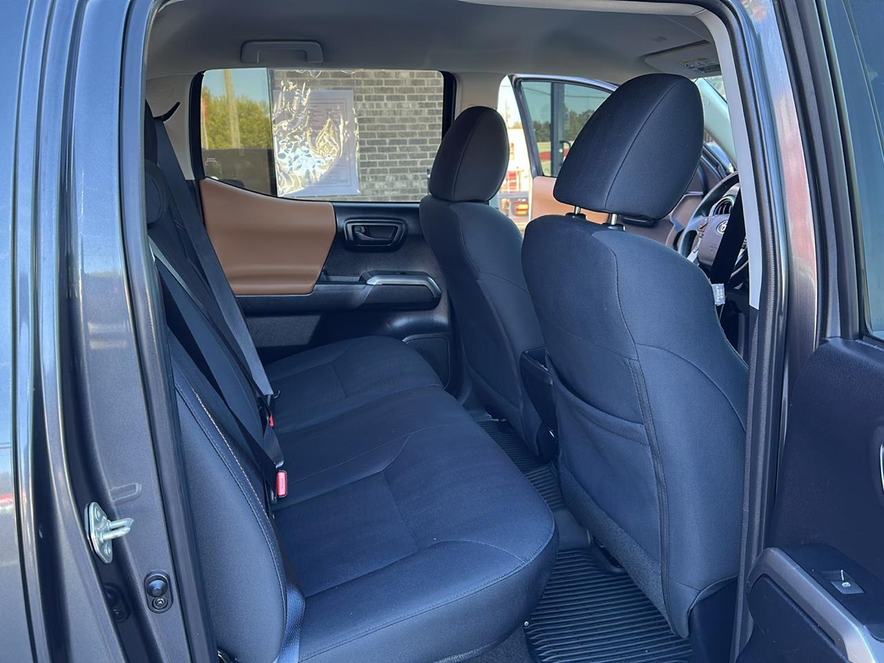 Toyota Tacoma 2WD TRD Off Road Double Cab 5' Bed V6 AT (Natl) 2019