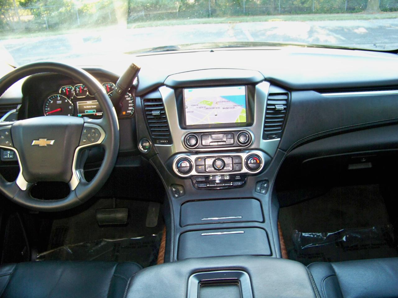 Chevrolet Suburban  2015