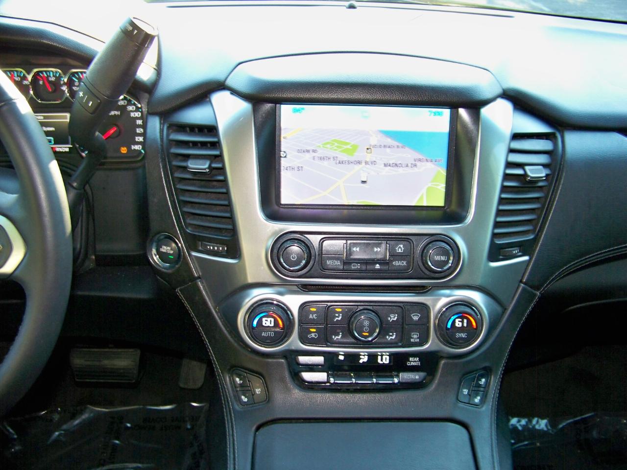 Chevrolet Suburban  2015