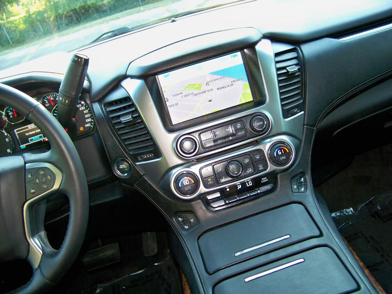 Chevrolet Suburban  2015