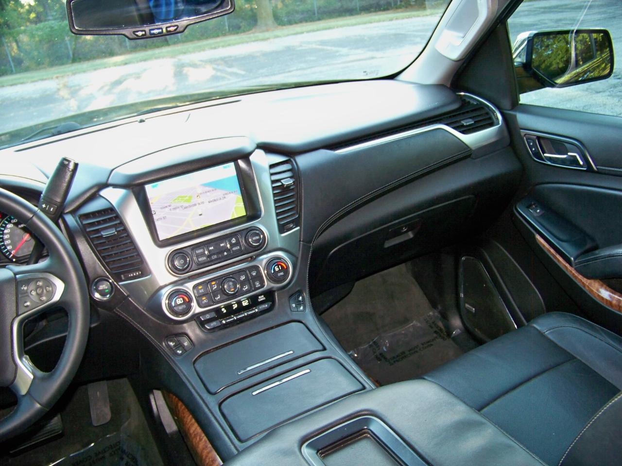 Chevrolet Suburban  2015