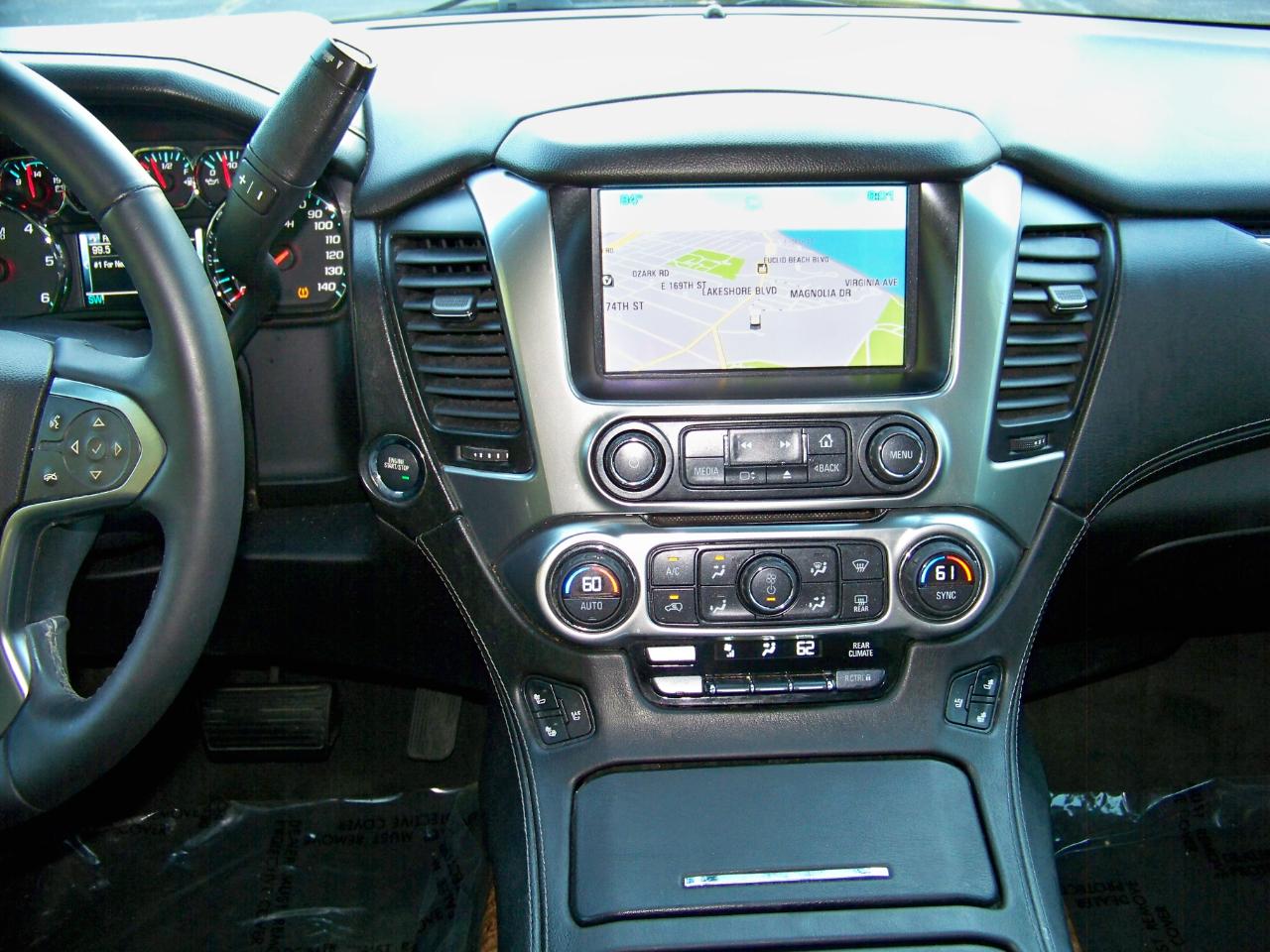 Chevrolet Suburban  2015